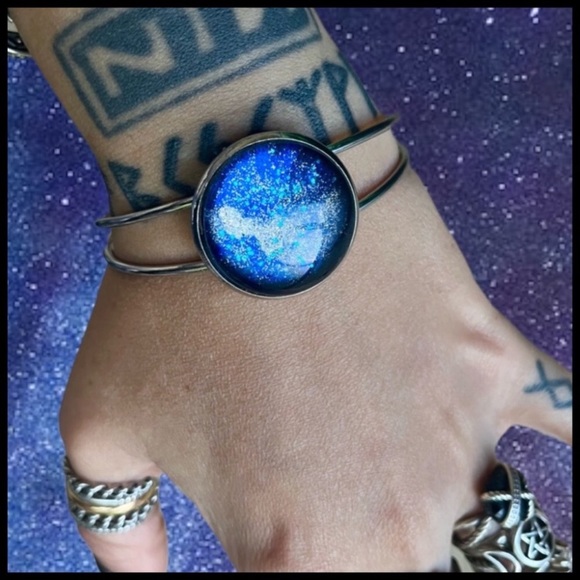 Handmade Dark blue & silver galaxy northern lights cuff bracelet - Picture 2 of 11